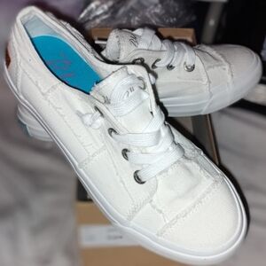Blowfish Maxine White Lace Up Sneakers Low Top size 8